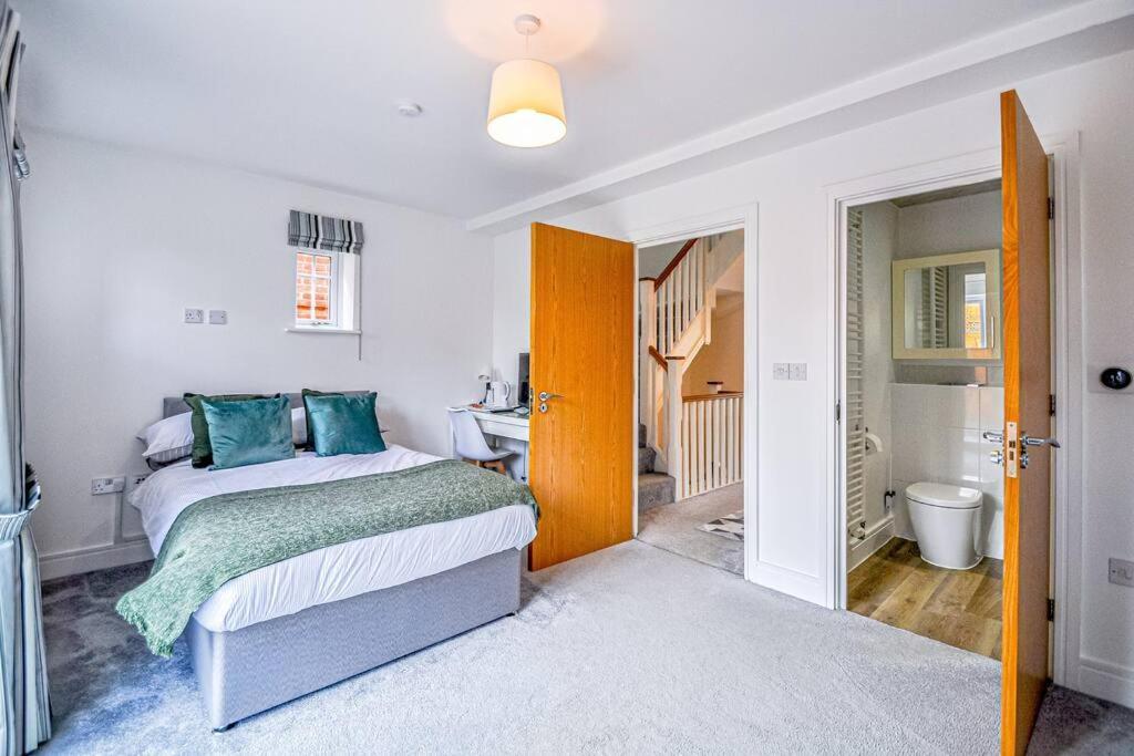 Entire House Sleeps 8 Near The River Thames Мейденхед Экстерьер фото