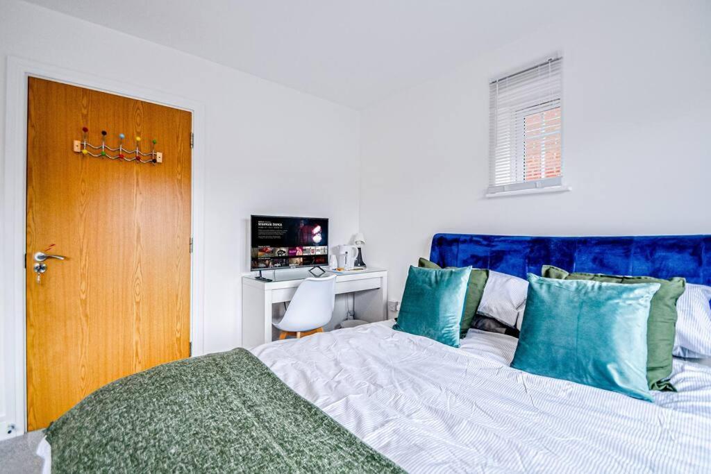 Entire House Sleeps 8 Near The River Thames Мейденхед Экстерьер фото