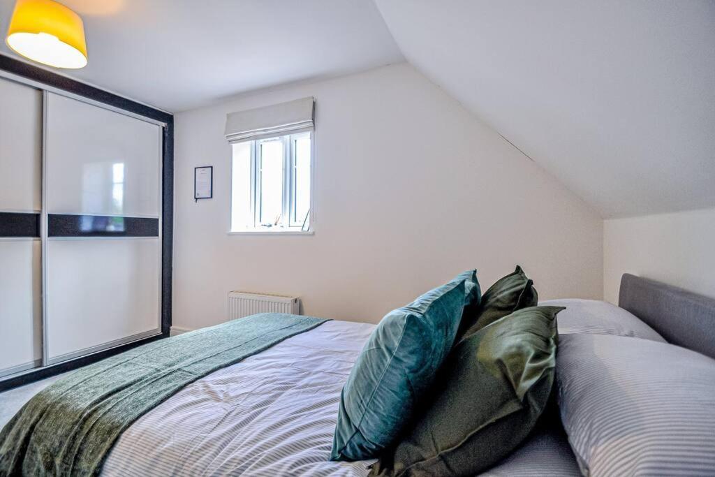 Entire House Sleeps 8 Near The River Thames Мейденхед Экстерьер фото