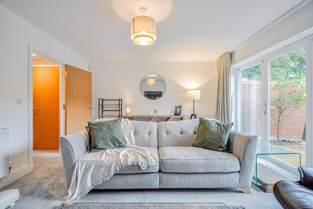 Entire House Sleeps 8 Near The River Thames Мейденхед Экстерьер фото