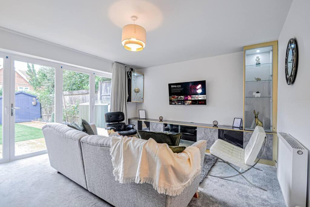 Entire House Sleeps 8 Near The River Thames Мейденхед Экстерьер фото